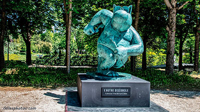 Statue de Geluck,- L AUTRE DISCOBOLE   - Exposition 2021  sur les champs Elysées -PARIS